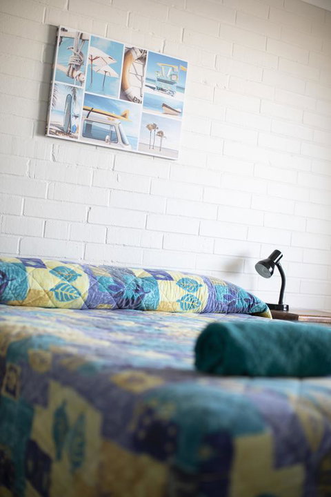 Shark Bay Seafront Apartments - New Castle Holiday 40