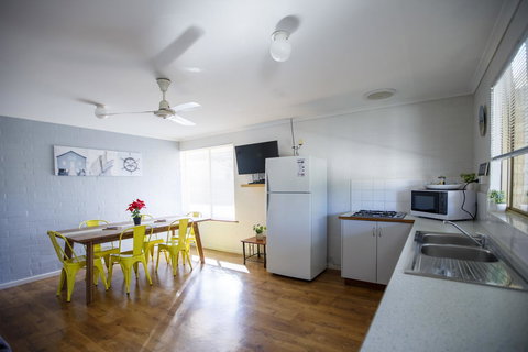 Shark Bay Seafront Apartments - New Castle Holiday 1