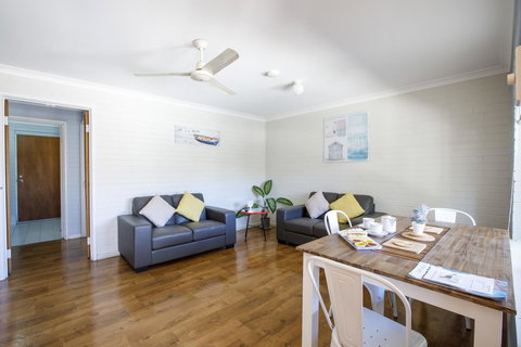 Shark Bay Seafront Apartments - New Castle Holiday 41