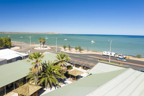 Shark Bay Seafront Apartments - New Castle Holiday 26