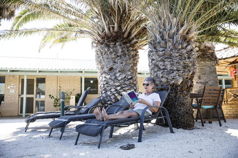 Shark Bay Seafront Apartments - New Castle Holiday 22