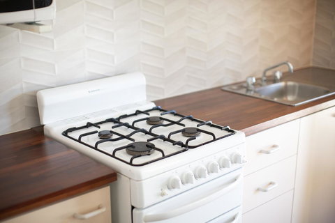 Shark Bay Seafront Apartments - New Castle Holiday 9