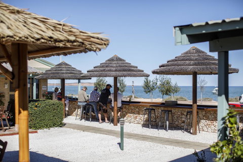 Shark Bay Seafront Apartments - New Castle Holiday 6