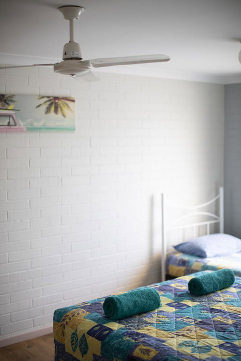 Shark Bay Seafront Apartments - New Castle Holiday 17