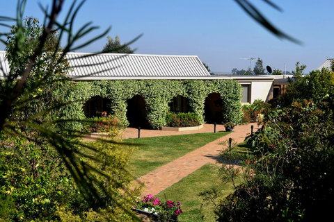 Grapevines Boutique Accommodation - New Castle Holiday 8