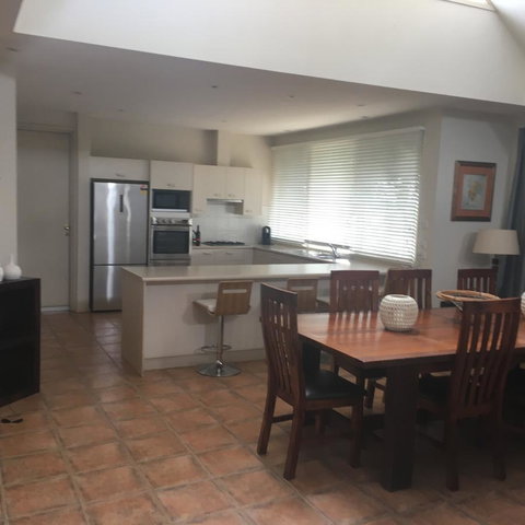 Grapevines Boutique Accommodation - New Castle Holiday 3