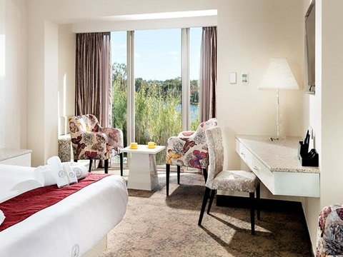 Swan River Hotel - New Castle Holiday 6