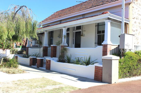 Captain\'s Heritage Cottage - Central Fremantle 2 Bedroom Historic Cottage - New Castle Holiday 0