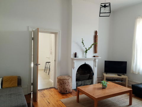 Captain\'s Heritage Cottage - Central Fremantle 2 Bedroom Historic Cottage - New Castle Holiday 10