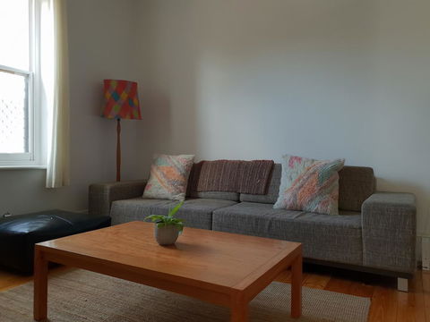 Captain\'s Heritage Cottage - Central Fremantle 2 Bedroom Historic Cottage - New Castle Holiday 9