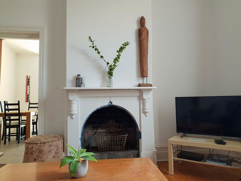 Captain\'s Heritage Cottage - Central Fremantle 2 Bedroom Historic Cottage - New Castle Holiday 8