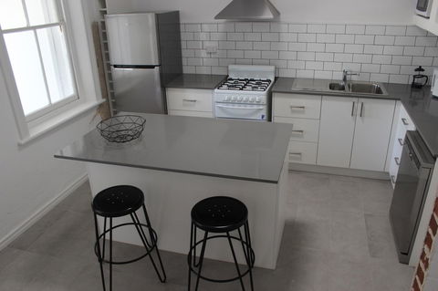 Captain\'s Heritage Cottage - Central Fremantle 2 Bedroom Historic Cottage - New Castle Holiday 13