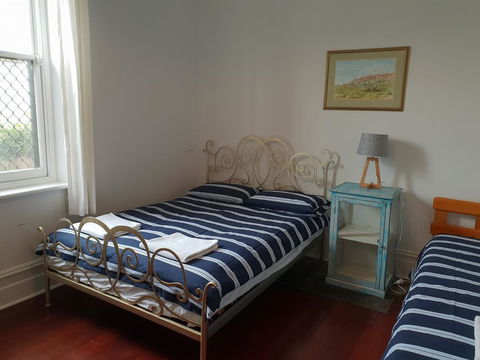 Captain\'s Heritage Cottage - Central Fremantle 2 Bedroom Historic Cottage - New Castle Holiday 6