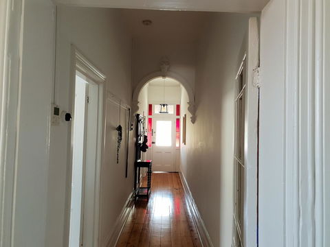 Captain\'s Heritage Cottage - Central Fremantle 2 Bedroom Historic Cottage - New Castle Holiday 7
