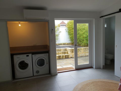 Captain\'s Heritage Cottage - Central Fremantle 2 Bedroom Historic Cottage - New Castle Holiday 14