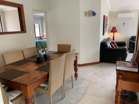 Beachside Prevelly Villas - New Castle Holiday 11