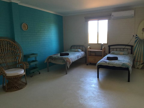 Surf Shack - New Castle Holiday 5