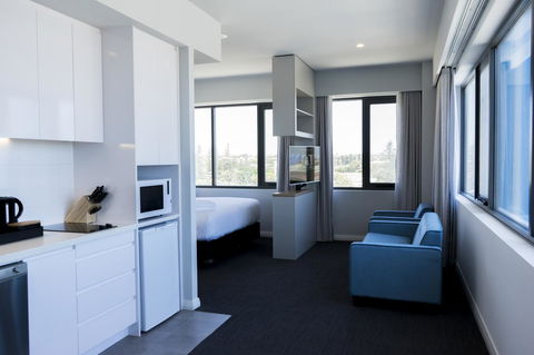 The Gerald Apartment Hotel - New Castle Holiday 4