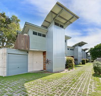 Sun Worship Eco Villas - New Castle Holiday