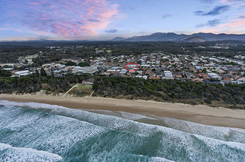 Rockpool 2 Sawtell Beach - Just Steps To Restaurants And 2 Min Stroll To Beach! - New Castle Holiday 1