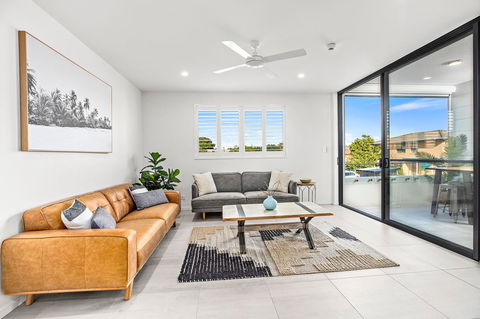 Rockpool 2 Sawtell Beach - Just Steps To Restaurants And 2 Min Stroll To Beach! - New Castle Holiday 0