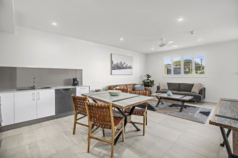 Rockpool 2 Sawtell Beach - Just Steps To Restaurants And 2 Min Stroll To Beach! - New Castle Holiday 2
