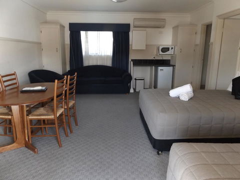 Ben Chifley Motor Inn - New Castle Holiday 24