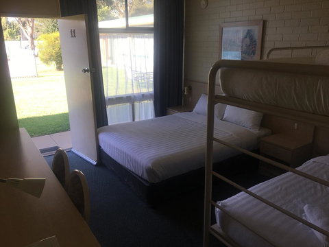 Junee Motor Inn - New Castle Holiday 16
