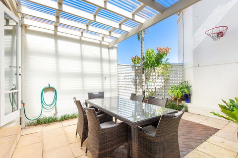 Kensington Self-Contained Modern House (89BROM) - New Castle Holiday 9