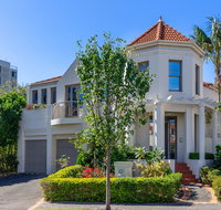 Kensington Self-Contained Modern House 89BROM - New Castle Holiday