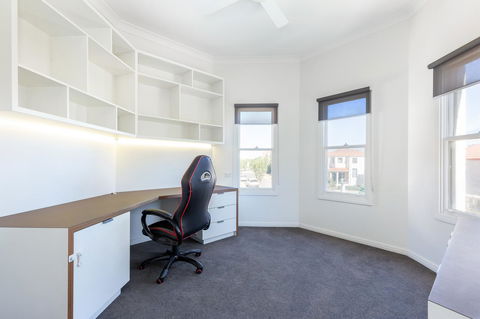 Kensington Self-Contained Modern House (89BROM) - New Castle Holiday 11