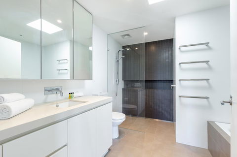 Kensington Self-Contained Modern House (89BROM) - New Castle Holiday 10