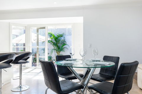 Kensington Self-Contained Modern House (89BROM) - New Castle Holiday 8