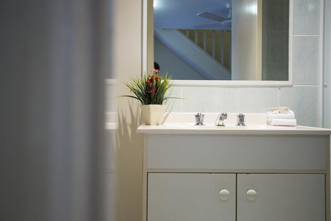 Byron Central Apartments - New Castle Holiday 2