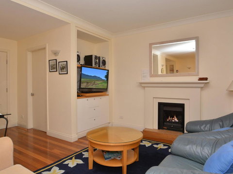 Villa 2br Prosecco Villa Located Within Cypress Lakes Resort - New Castle Holiday 1