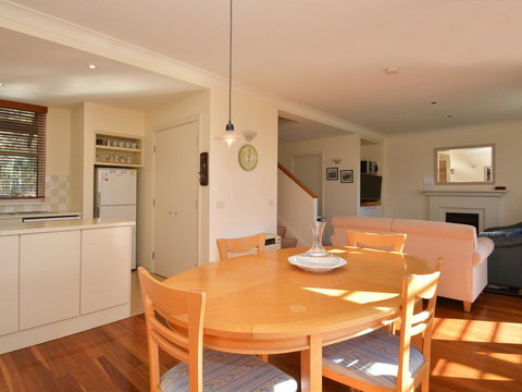 Villa 2br Prosecco Villa Located Within Cypress Lakes Resort - New Castle Holiday 6