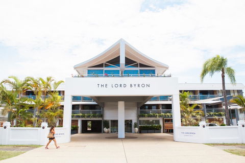 The Lord Byron - New Castle Holiday 0