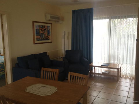 Oxley Cove Holiday Apartment - New Castle Holiday 15