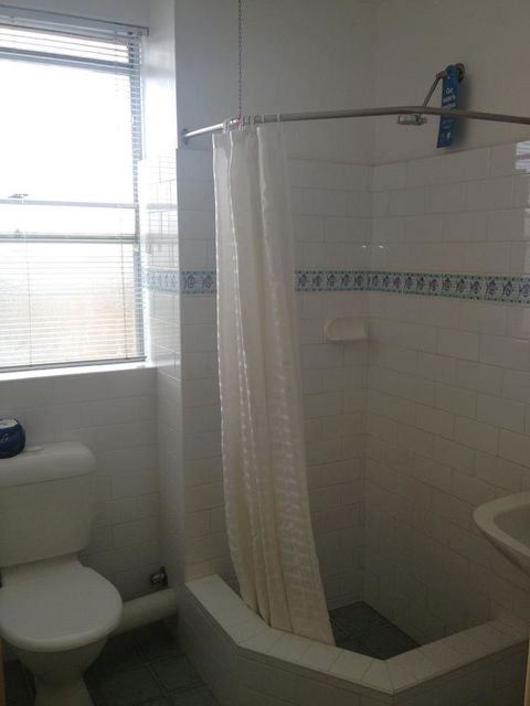 Oxley Cove Holiday Apartment - New Castle Holiday 10