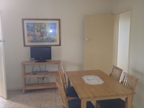 Oxley Cove Holiday Apartment - New Castle Holiday 9