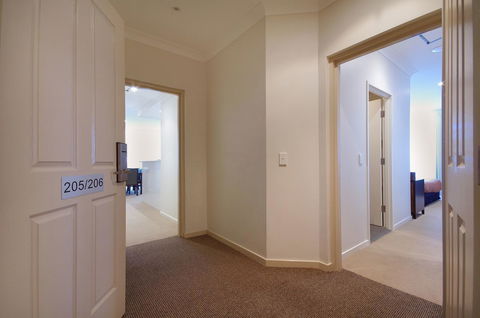 Macquarie Waters Boutique Apartment Hotel - New Castle Holiday 7