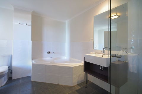 Macquarie Waters Boutique Apartment Hotel - New Castle Holiday 28