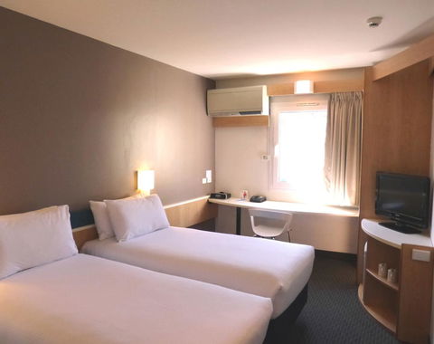 Ibis Thornleigh - New Castle Holiday 24