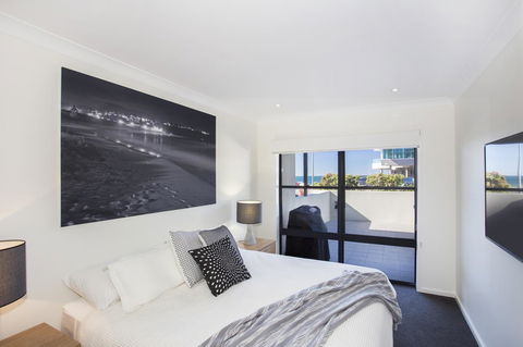 Beachfront 2 - New Castle Holiday 12