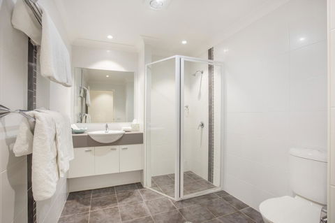 Beachfront 2 - New Castle Holiday 18