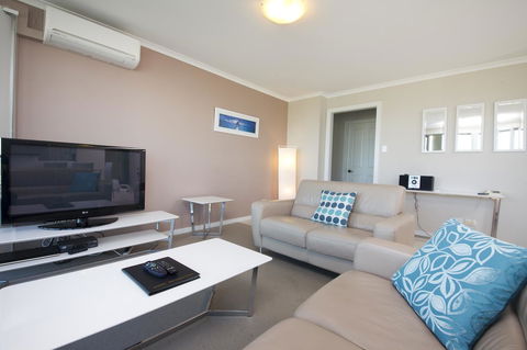 Sails Apartments - New Castle Holiday 6