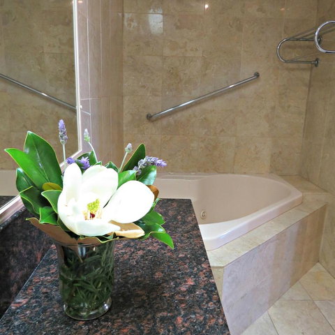 Best Western Plus Goulburn - New Castle Holiday 18