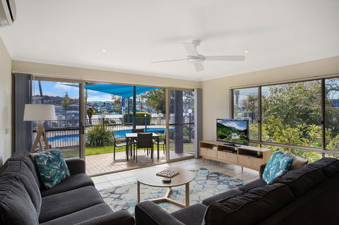 Sails Luxury Apartments Merimbula - New Castle Holiday 4