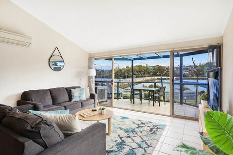 Sails Luxury Apartments Merimbula - New Castle Holiday 32
