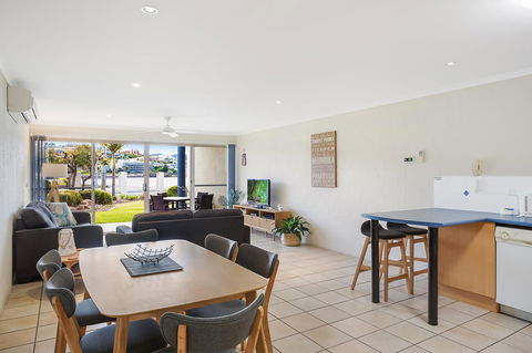 Sails Luxury Apartments Merimbula - New Castle Holiday 23